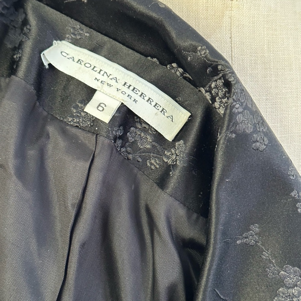 Carolina Herrera Black silk cinch waist evening jacket cherry blossom detail - Picture 5 of 9
